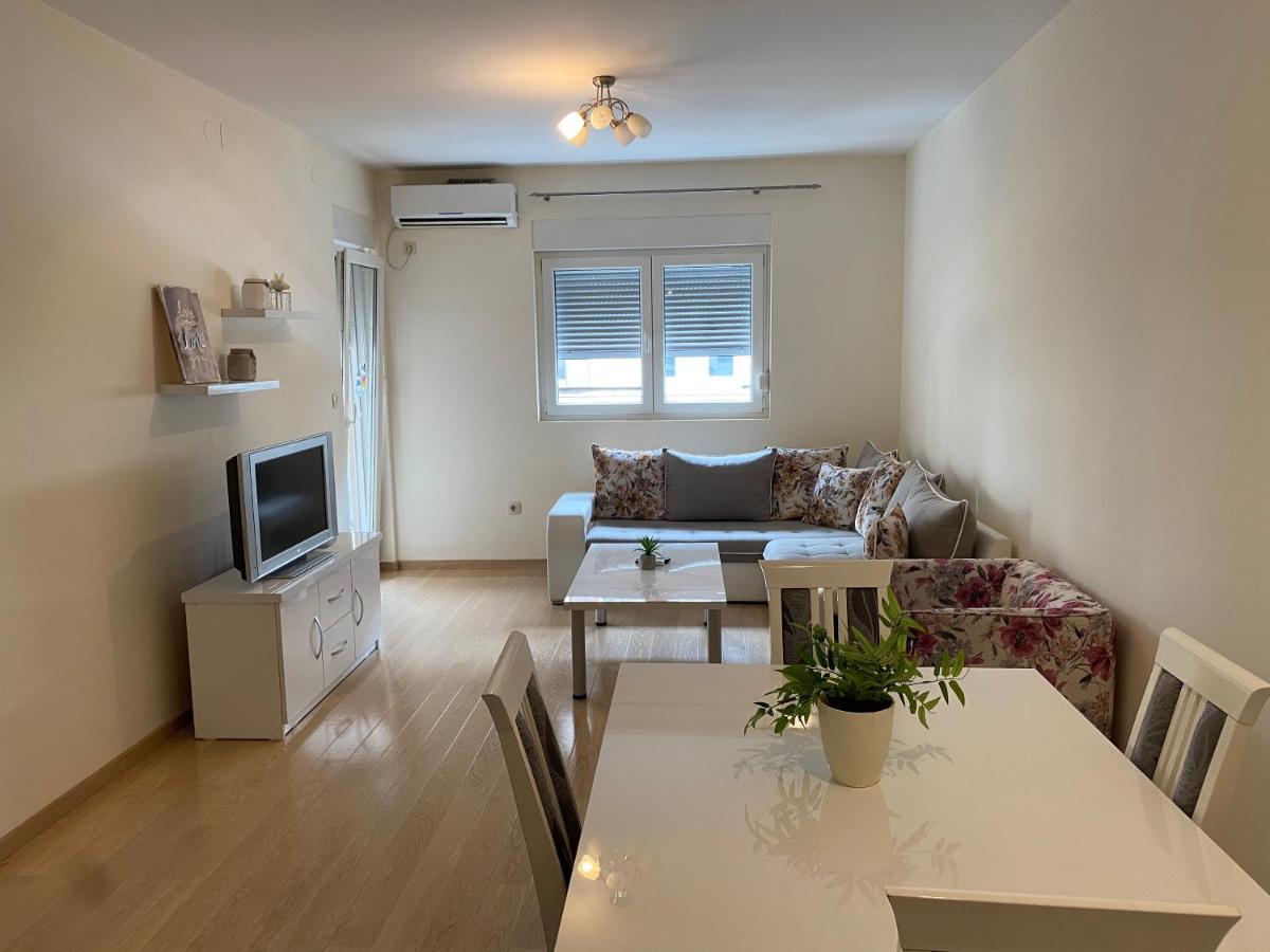 Apartments City Life 포드고리차 외부 사진