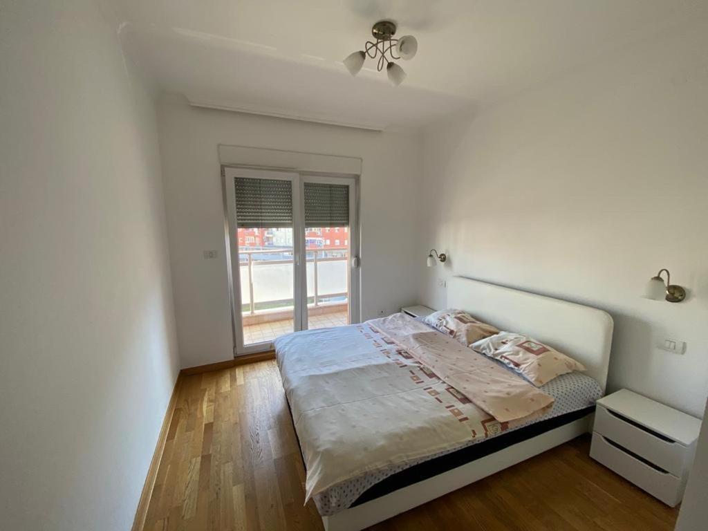 Apartments City Life 포드고리차 외부 사진